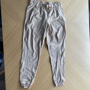 Lululemon on the fly luxtreme jogger